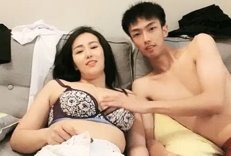 豪乳美女和排骨男激情交戰!