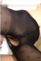 小女友很怕生摀著脸不给拍只好用棒棒好好开通她